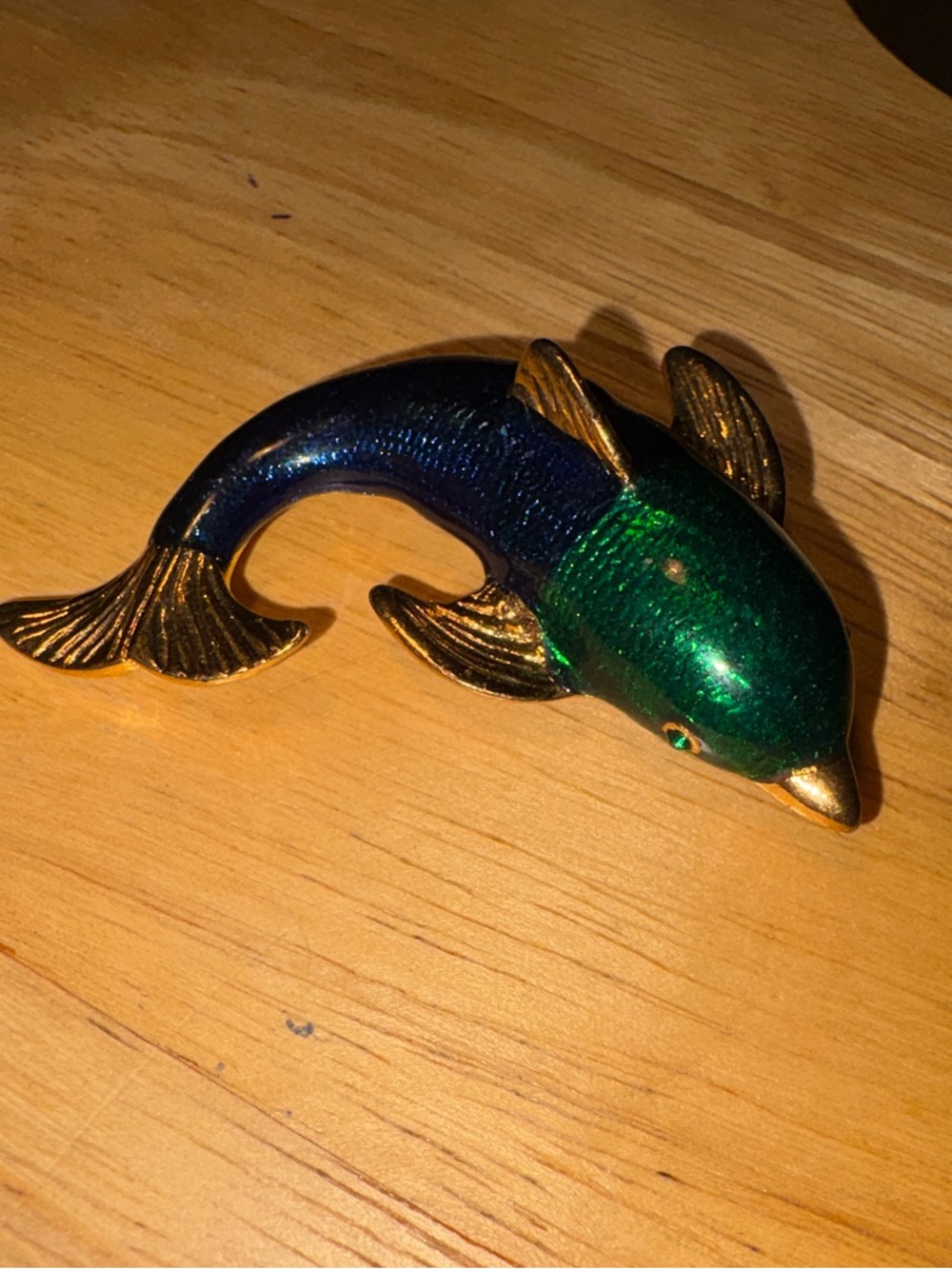 0201)Vintage Unsigned Enameled Dolphin Brooch Gold Tone